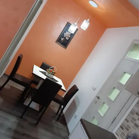 Hedonija Apartment *
